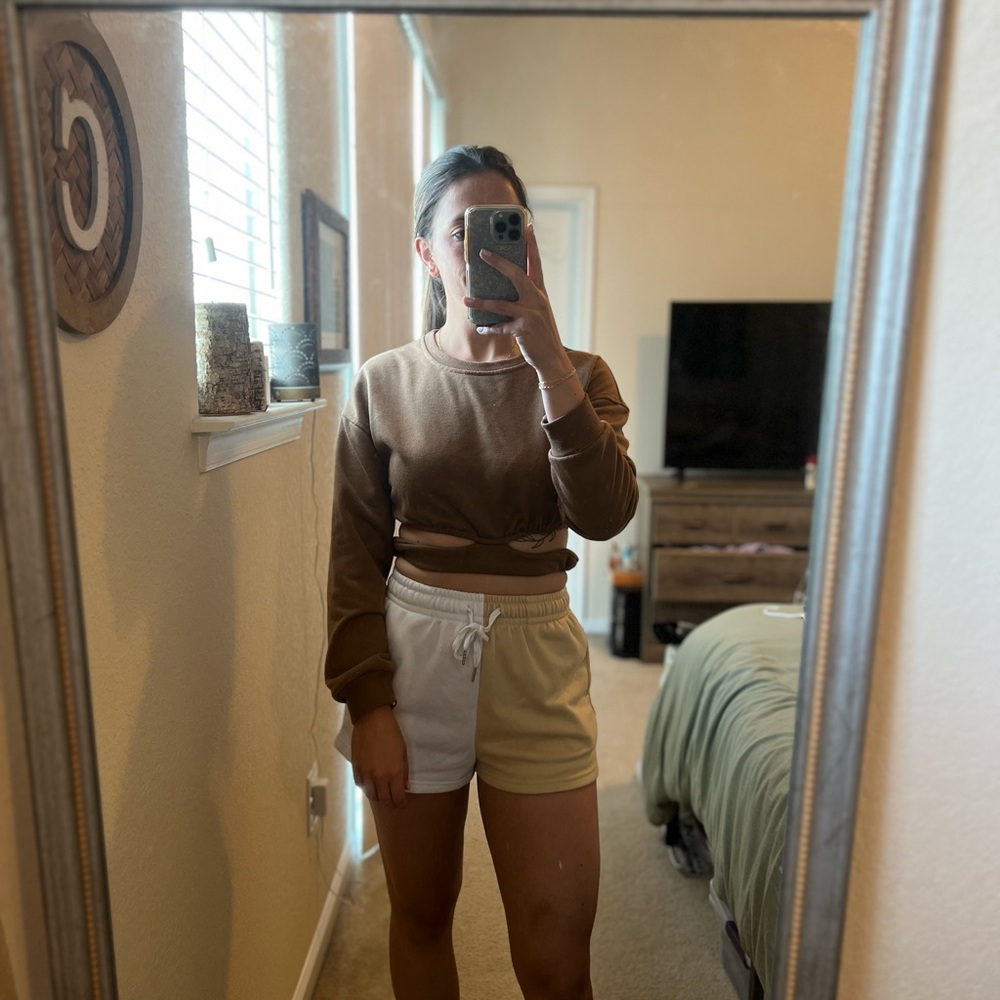 Two toned super down lounge shorts.